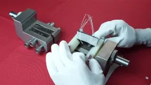 Ensayo de corte de riel compuesto con entalla en V según ASTM D7078