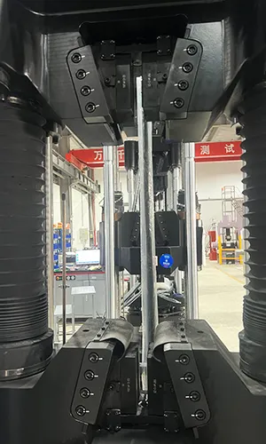 Máquina de ensayos universal servohidráulica, doble espacio, agarre de cuña